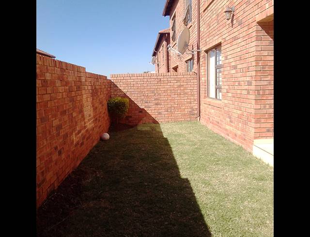 3 BEDROOM DUPLEX RENTED IN WILLOW PARK MANOR